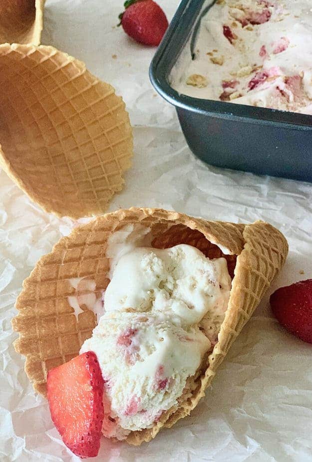 strawberry cheesecake icecream in cones 