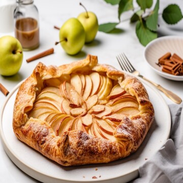 Pear cinnamon galette